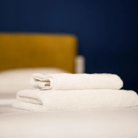 Luxury 2 * Athens